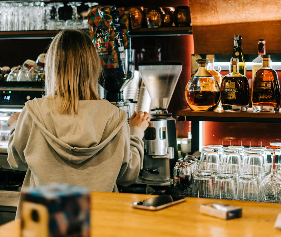 Student working behind a cafe bar under the 20 hour part time work rights in Italy