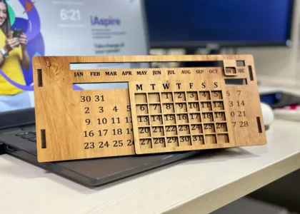 Desk calendar on a laptop, used for planning a fall study abroad timeline