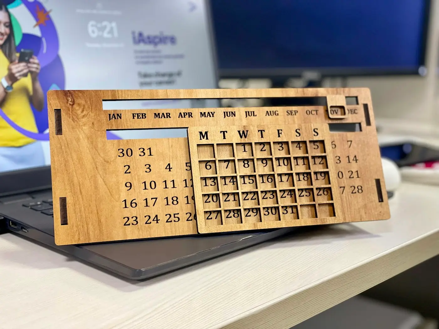 Desk calendar on a laptop, used for planning a fall study abroad timeline